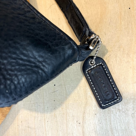 Coach 90s Vintage 6803 Black Leather Hudson Bucket
Crossbody Shoulder Bag Purse - Picture 6 of 16